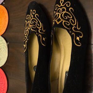 ellemenno Black and Gold Embroidered Flats